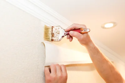Pose de papier peint à Corneilhan — revêtements muraux et toiles de verre
